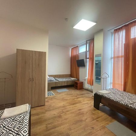 Alom Vendeghaz Otel Dunaújváros Dış mekan fotoğraf