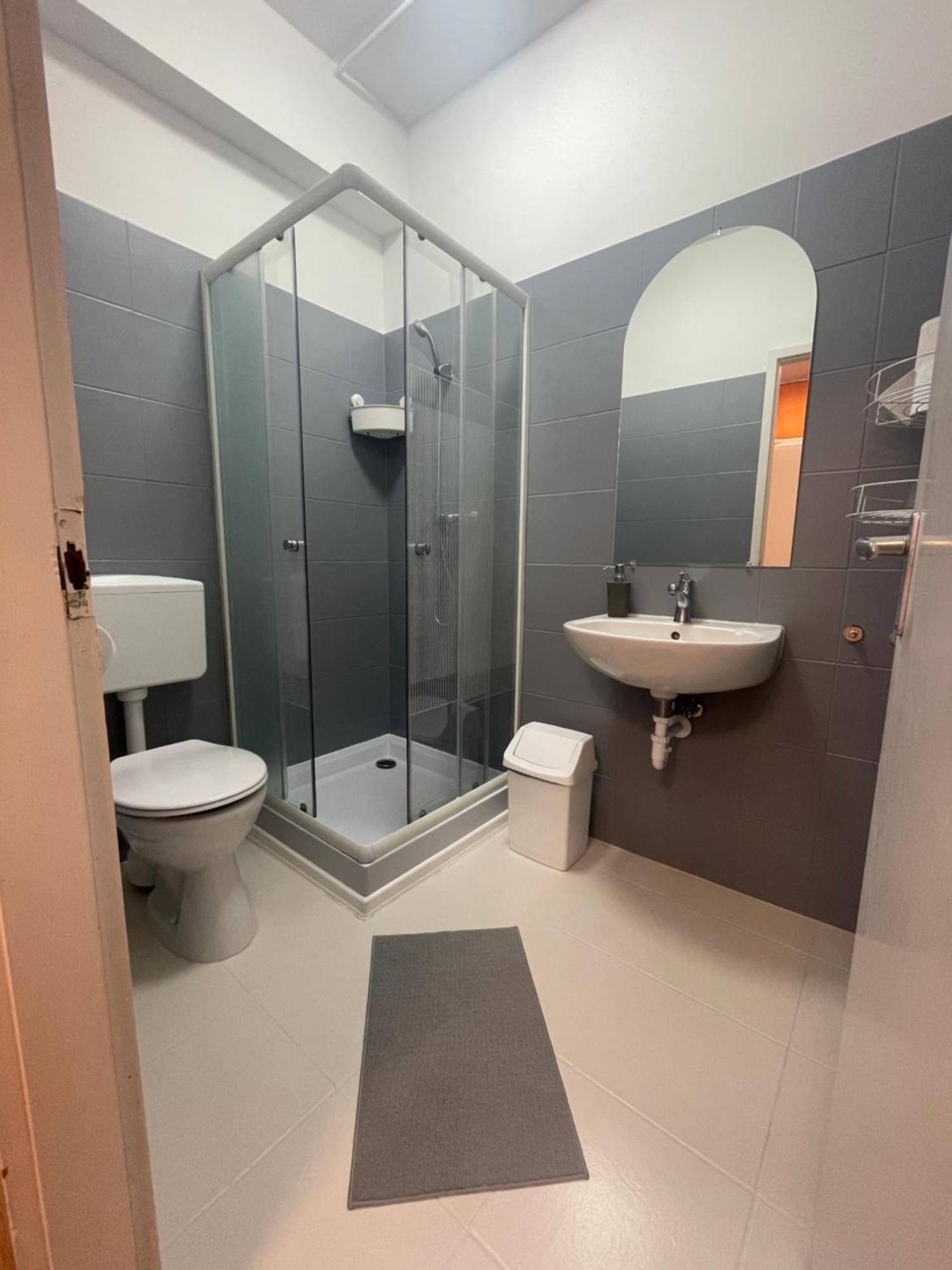 Alom Vendeghaz Otel Dunaújváros Dış mekan fotoğraf