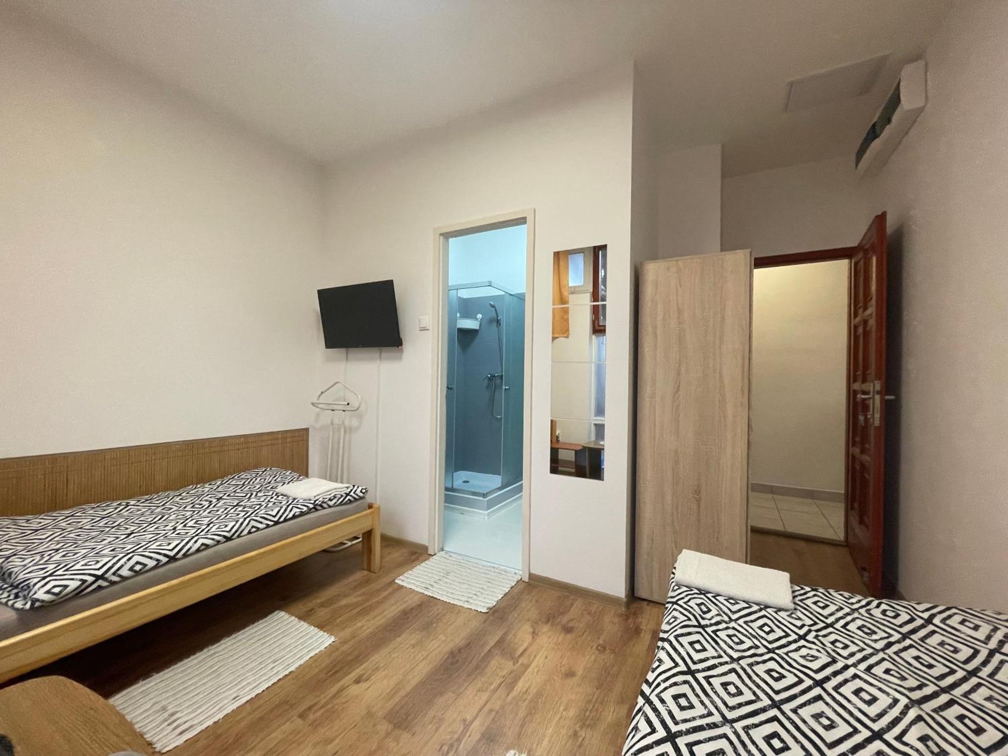Alom Vendeghaz Otel Dunaújváros Dış mekan fotoğraf