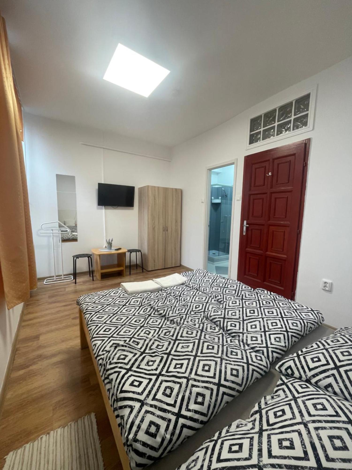 Alom Vendeghaz Otel Dunaújváros Dış mekan fotoğraf