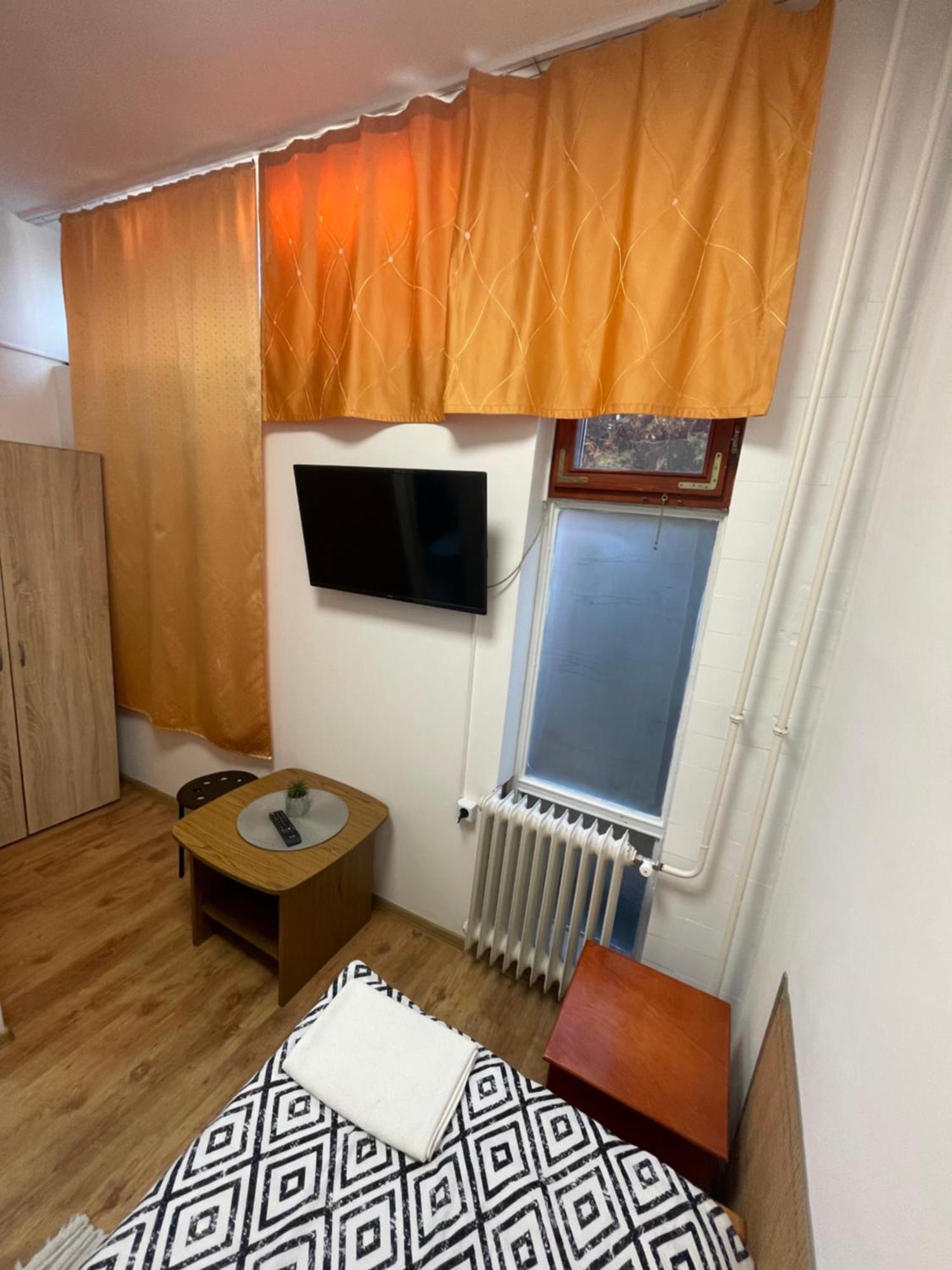 Alom Vendeghaz Otel Dunaújváros Dış mekan fotoğraf
