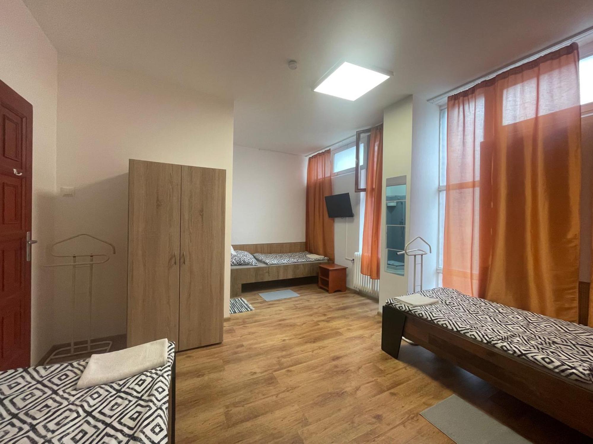 Alom Vendeghaz Otel Dunaújváros Dış mekan fotoğraf