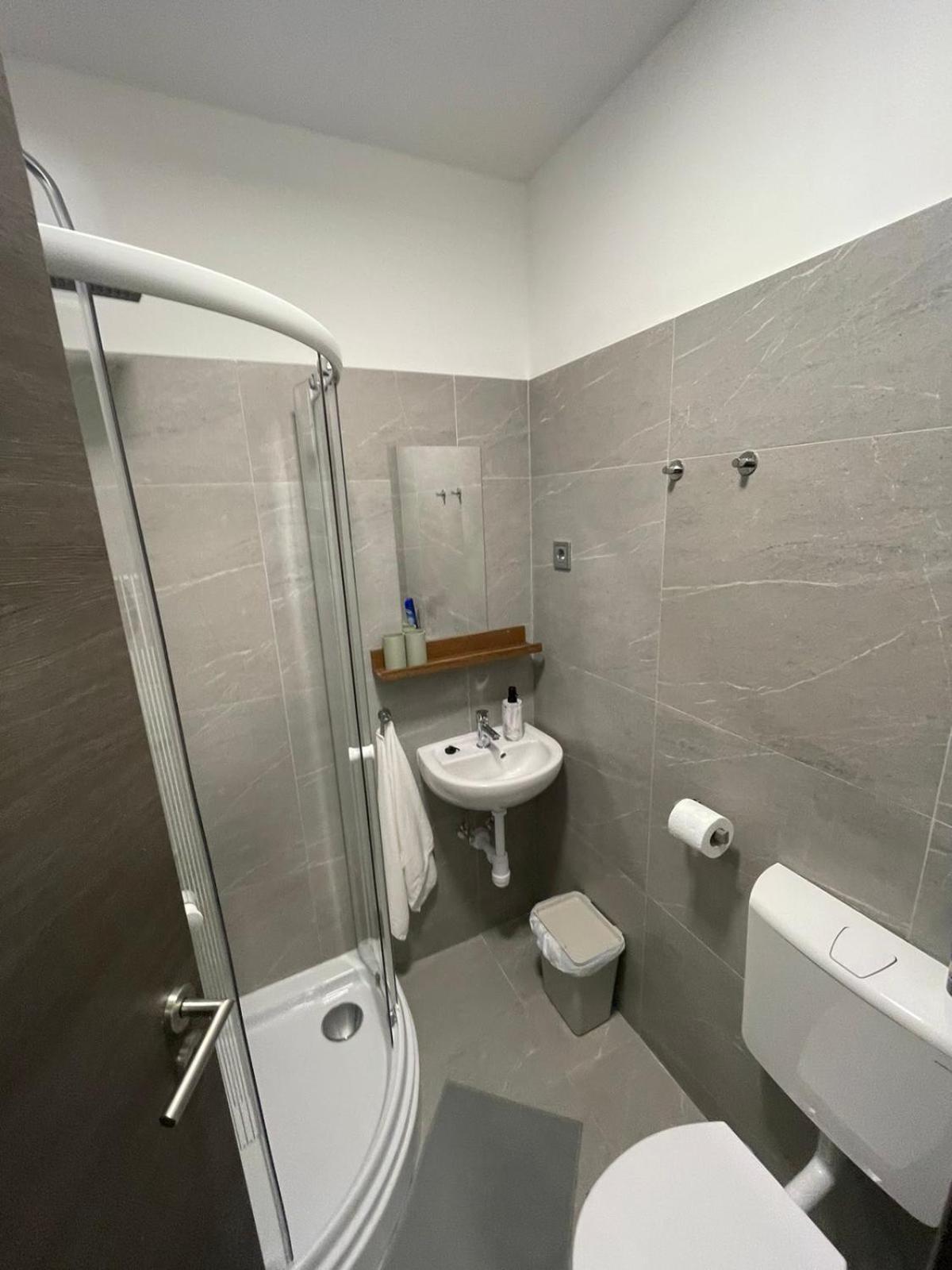 Alom Vendeghaz Otel Dunaújváros Dış mekan fotoğraf